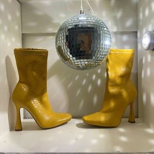 Faux Snakeskin Texture Heel Boots